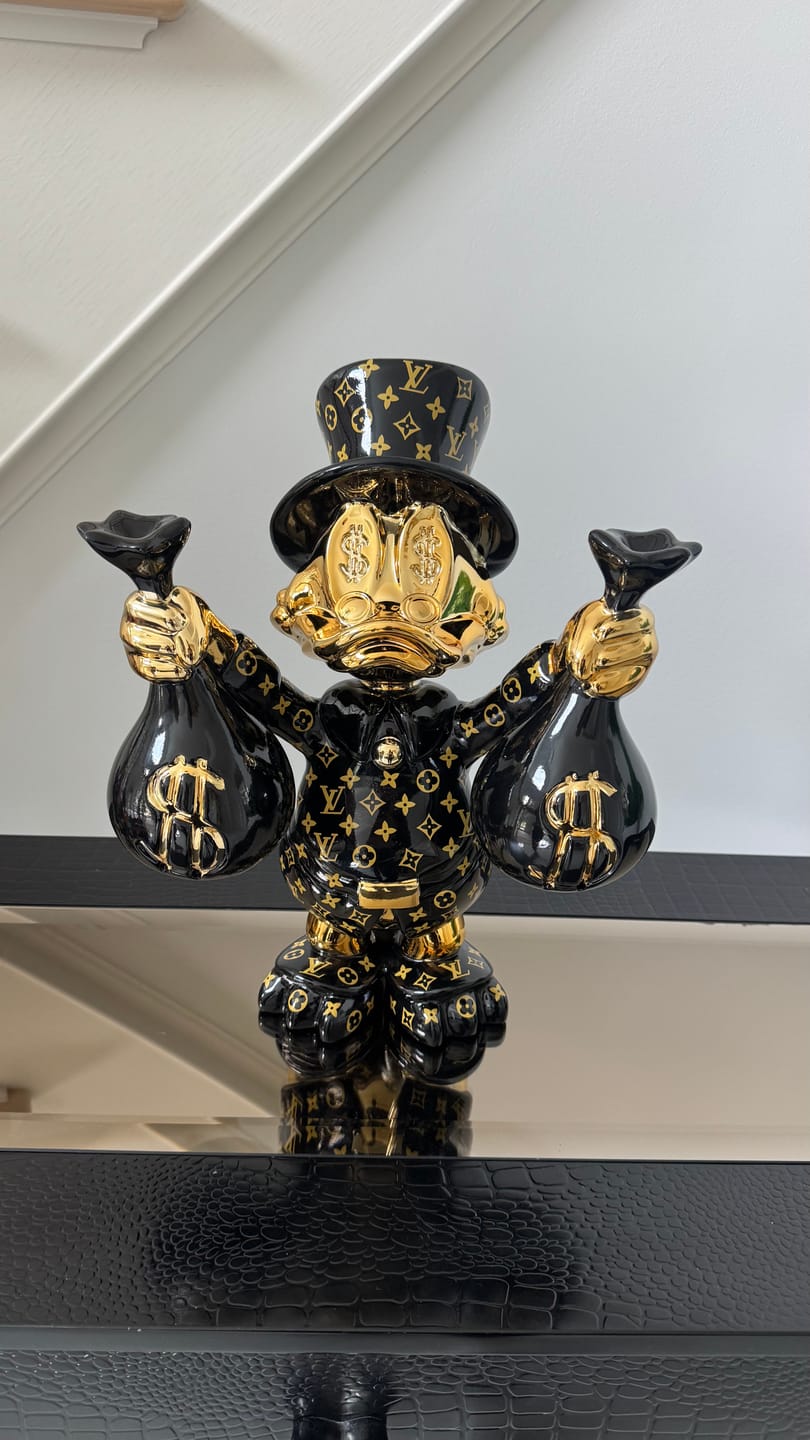 Customer photo review of 𝑀𝑟 𝑆𝑐𝑟𝑜𝑜𝑔𝑒 𝑀𝑐𝐷𝑢𝑐𝑘 𝐵𝑙𝑎𝑐𝑘 𝐿𝑉 𝑀𝑜𝑛𝑒𝑦 𝐵𝑎𝑔𝑠 𝐸𝑑𝑖𝑡𝑖𝑜𝑛 𝑃𝑜𝑝 𝐴𝑟𝑡