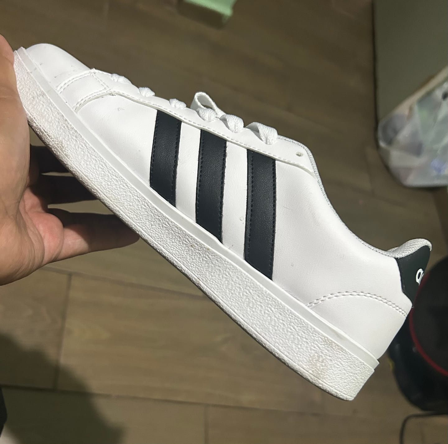 Customer photo review of Tenis Neo Grand Court Blanco Negro