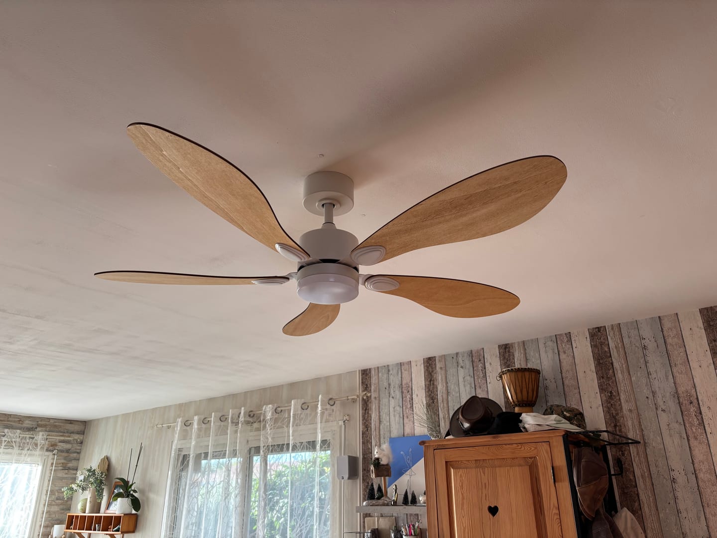 Customer photo review of Libellule teinté Chêne | Ventilateur de plafond