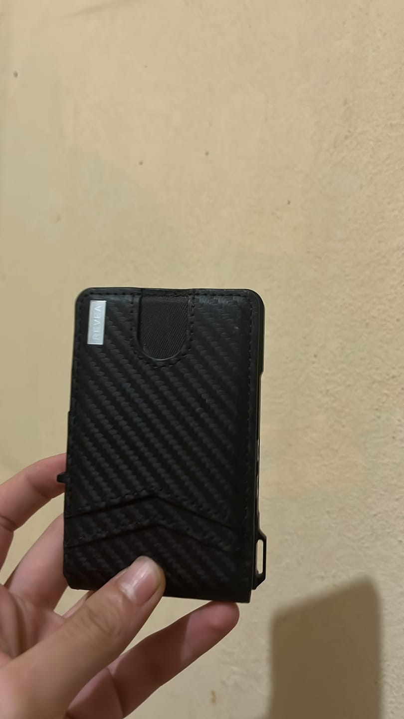 Customer photo review of Revea Akıllı Cüzdan