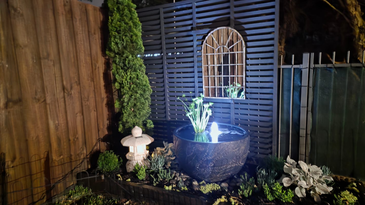 Customer photo review of Solar Fountain & Pond Pump w/ Panel & Battery - 800LPH