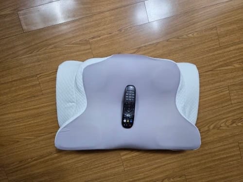 Customer photo review of ORVANE Butterfly™ – 5 Zone Neck & Shoulder Pain Relief Pillow