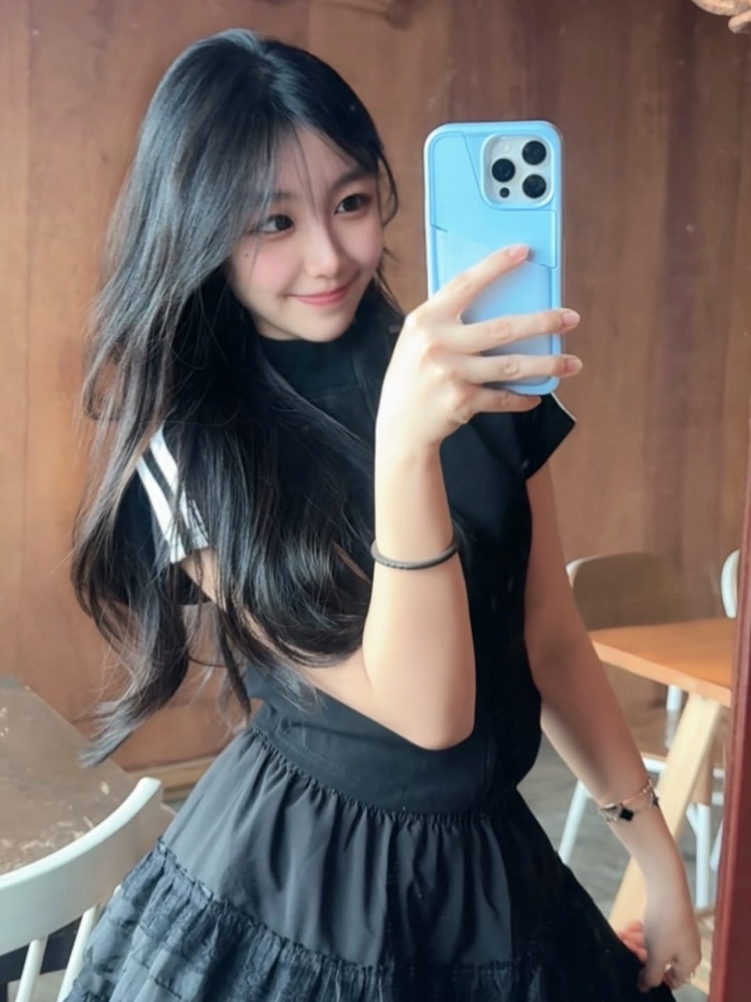 Customer photo review of Flex Pouch - iPhone 15