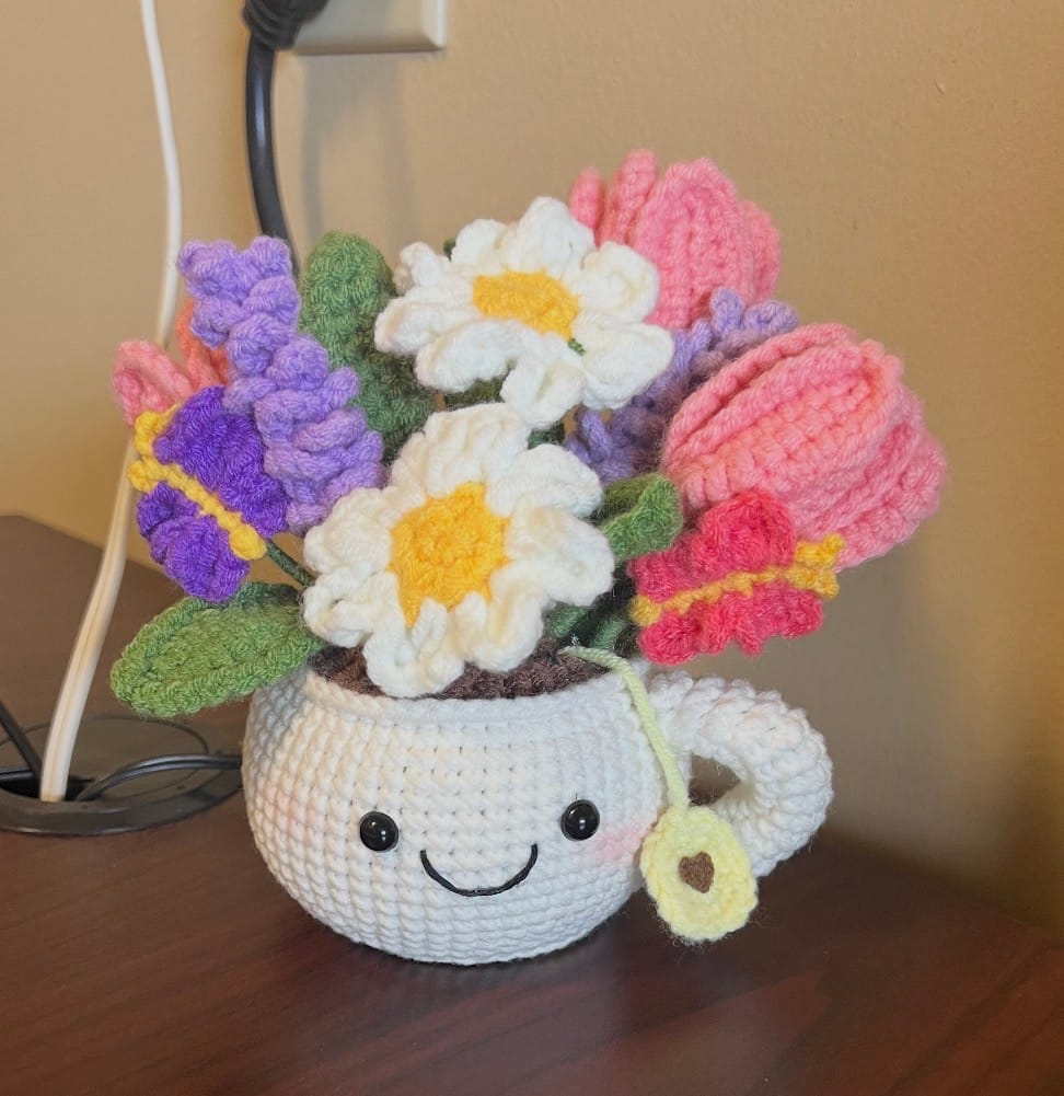 Customer photo review of Handmade Crochet Garden Cup – Cute Floral Desk Decor & Gift