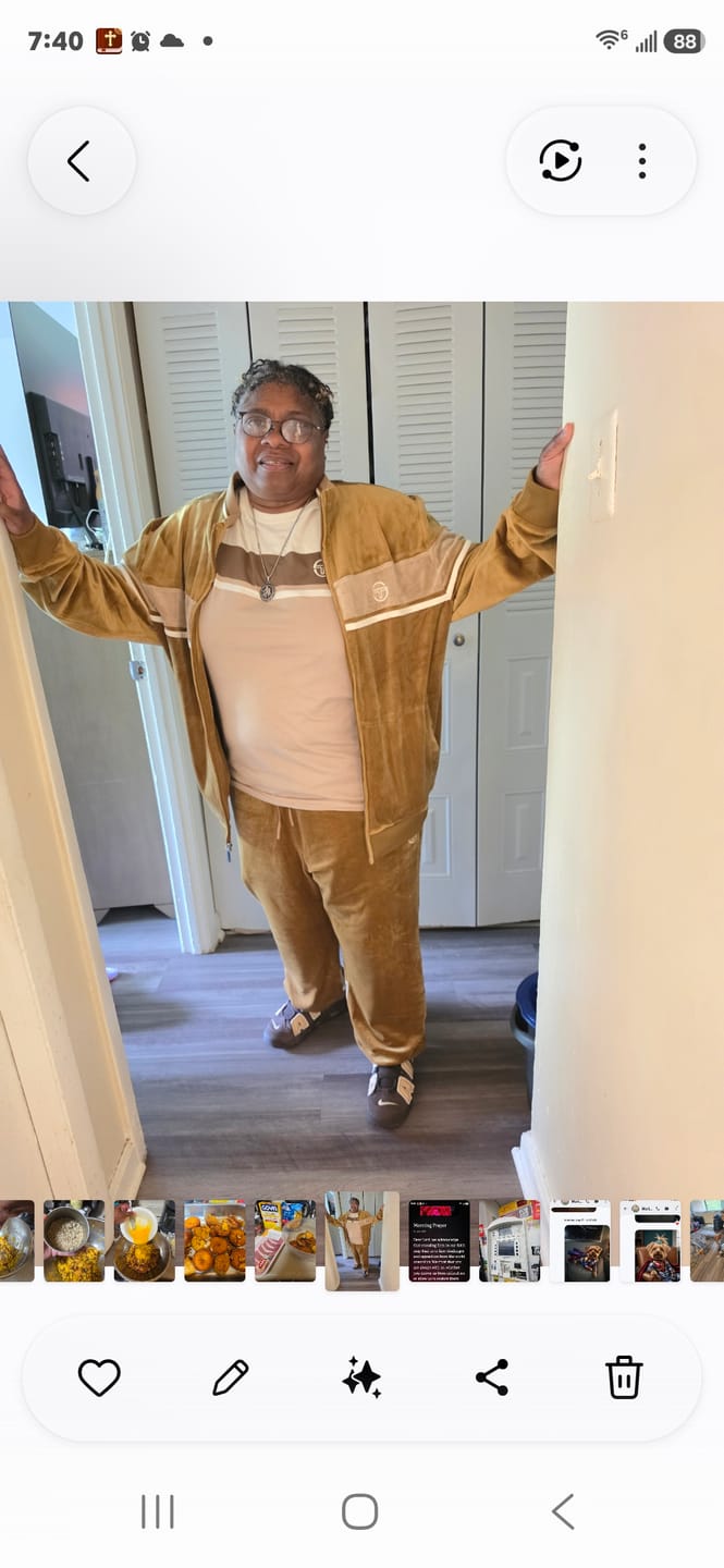 Customer photo review of Damarindo T-Shirt-Humus