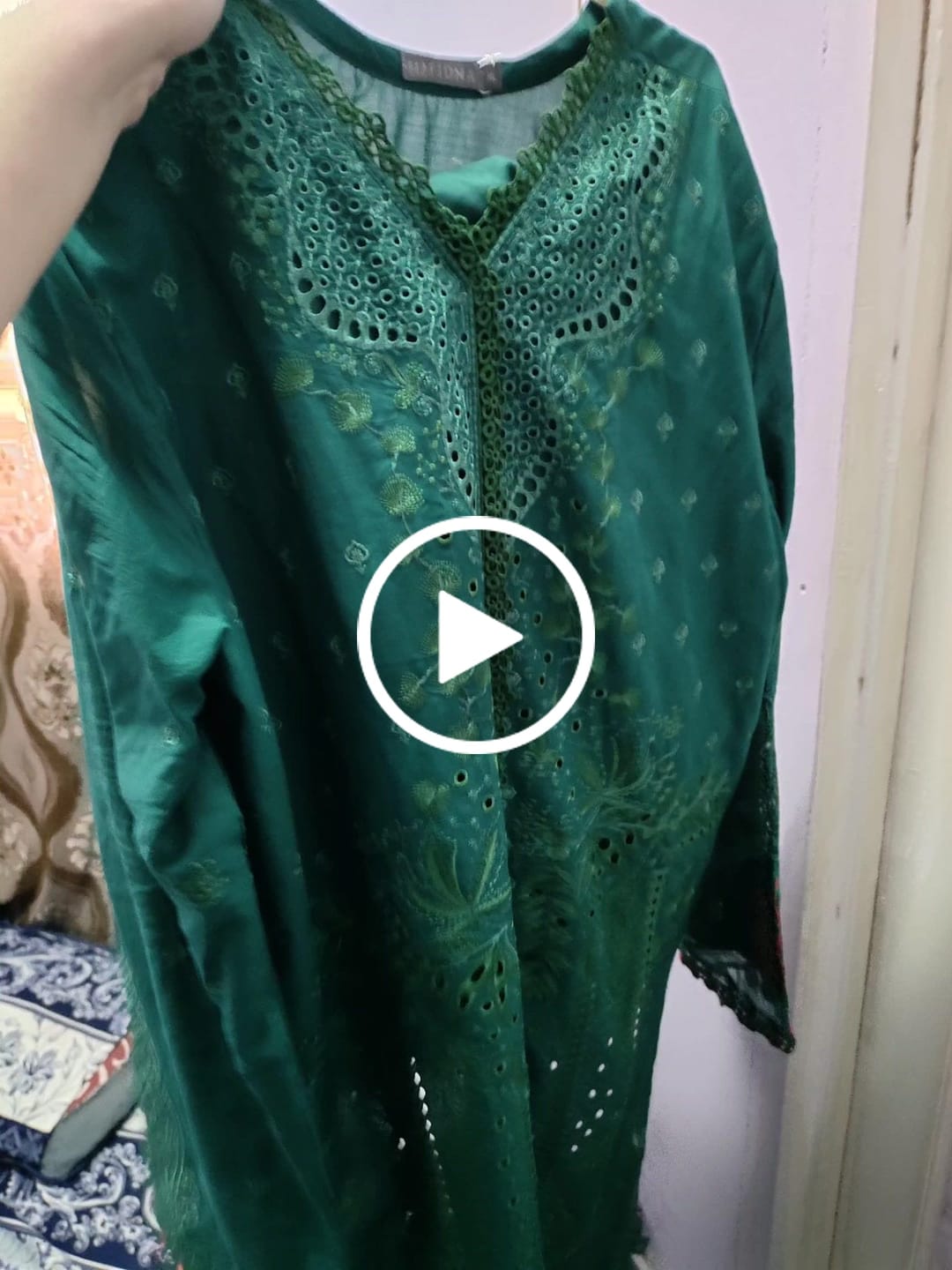 Customer video review of Iris