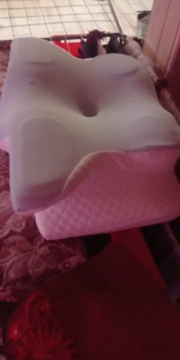 Customer photo review of ORVANE Butterfly™ – 5 Zone Neck & Shoulder Pain Relief Pillow