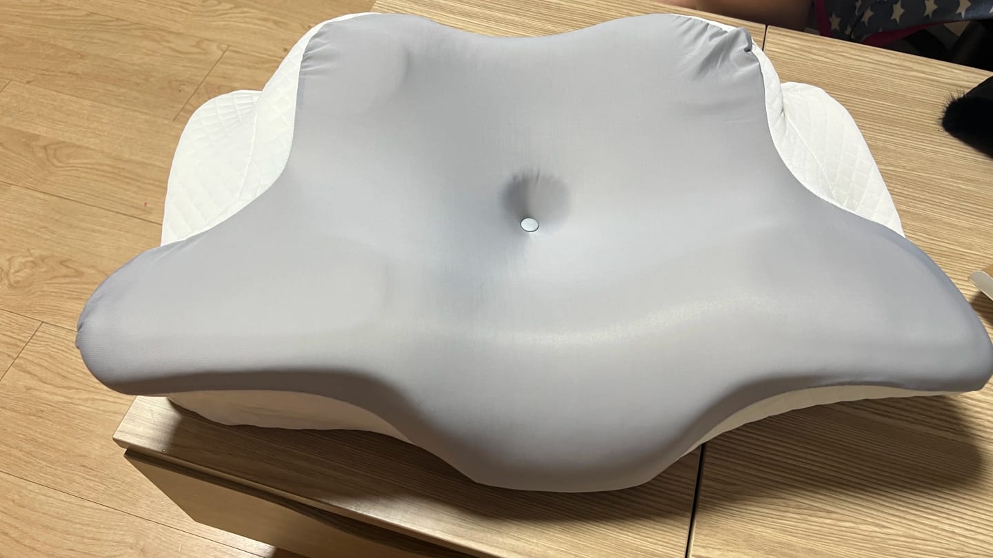 Customer photo review of ORVANE Butterfly™ – 5 Zone Neck & Shoulder Pain Relief Pillow