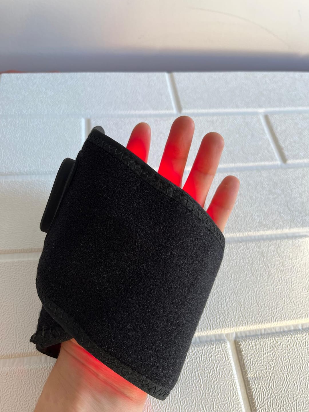 Customer photo review of Aliviura™ Red Light Therapy Hand & Wrist Wrap