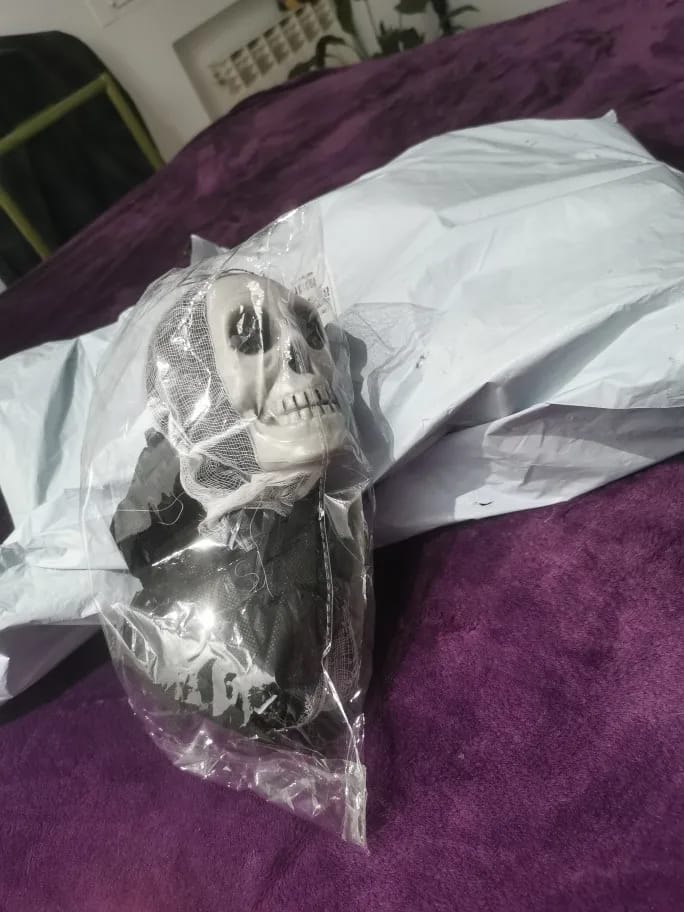 Customer photo review of Fantasma Esqueleto Colgante Luminoso 💀 – Decoración de Halloween para Casa, Jardín y Fiestas