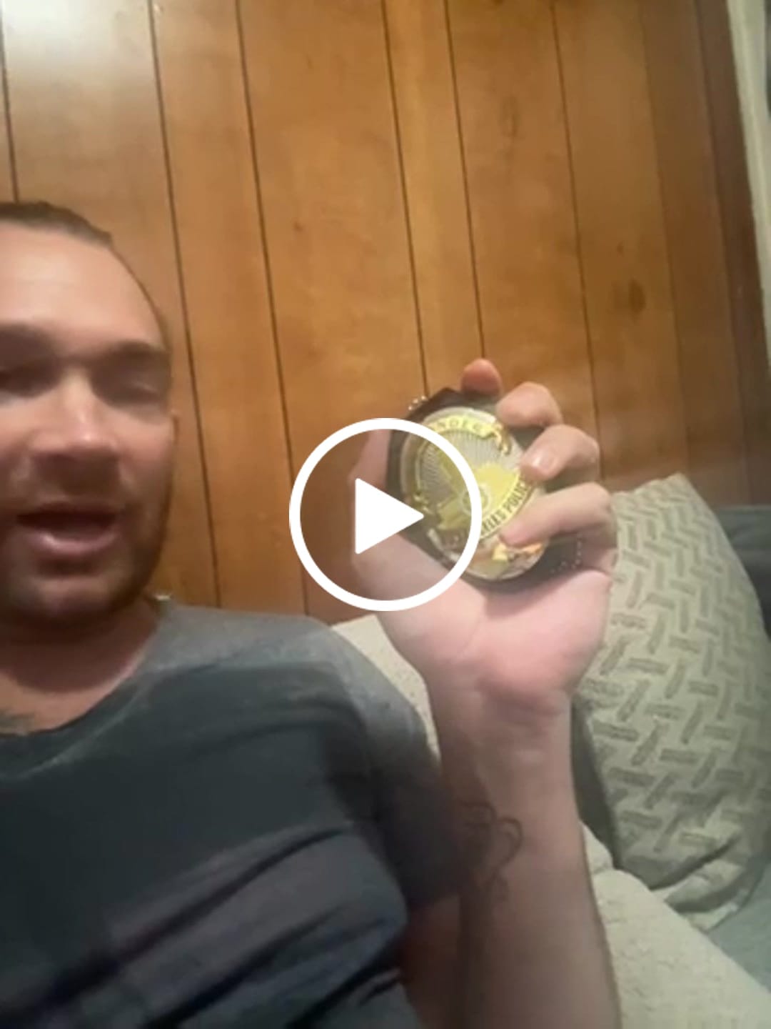Customer video review of LAPD Commander Los Angeles Police Replica Badge Movie Props 1 Star