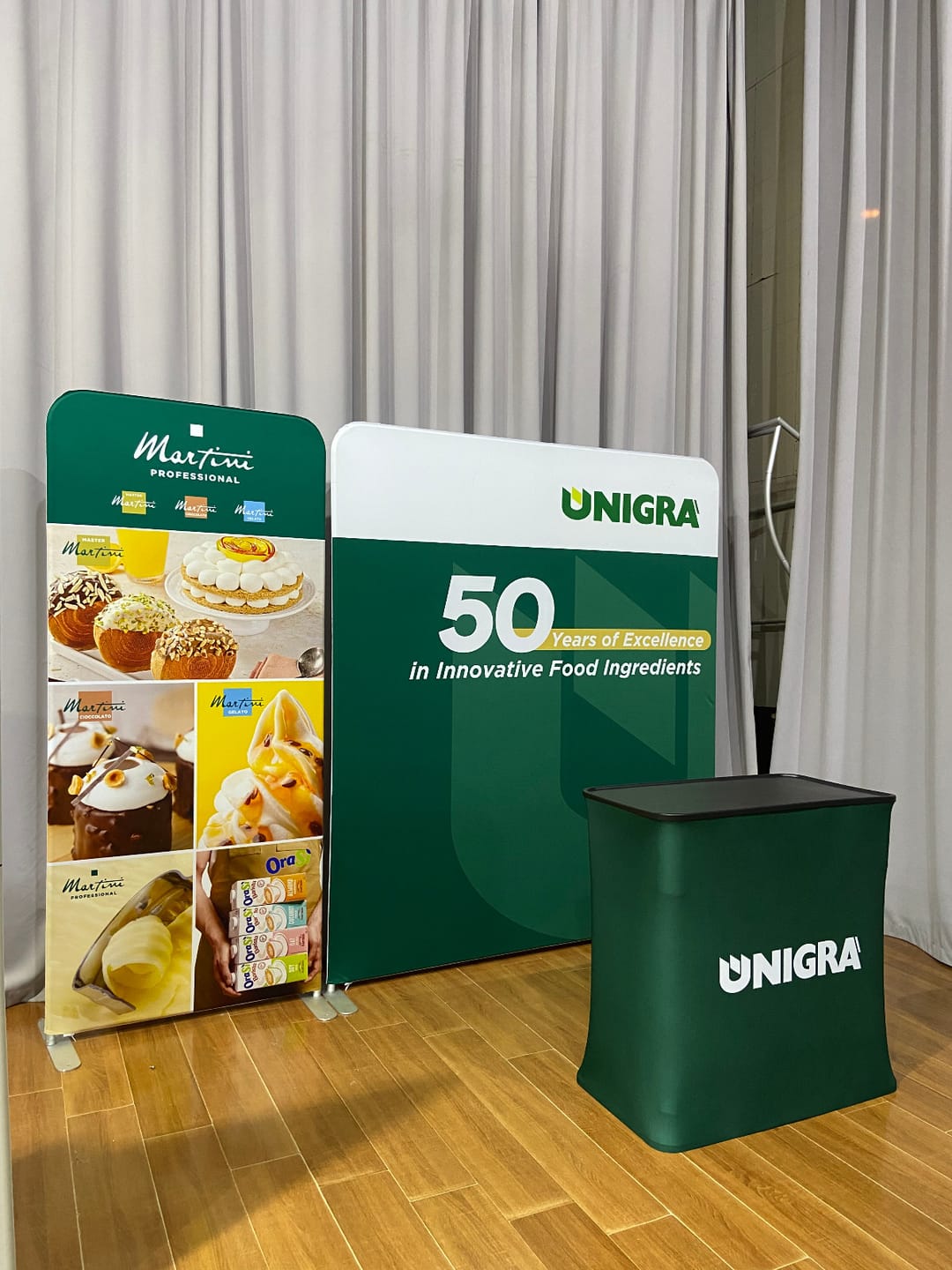 Customer photo review of 3x3 Exhibition Booth Type-37 — Straight Tension Fabric Backwall with Straight Side Panel & TV Mount
