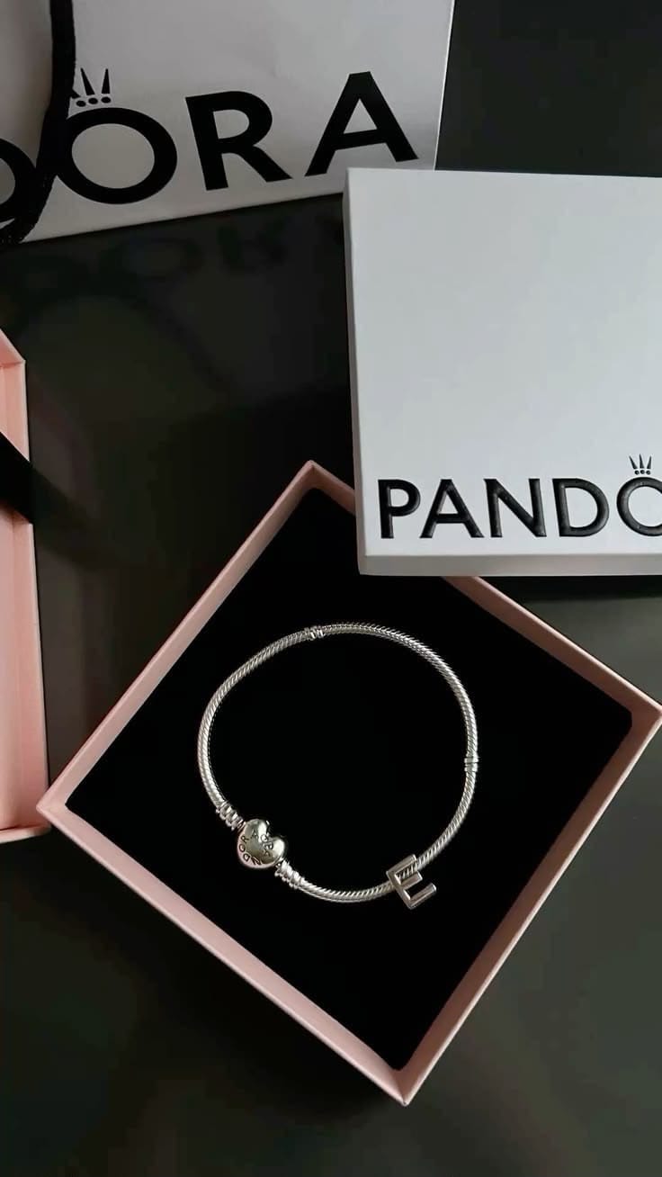 Customer photo review of Charm Letra Personalizable