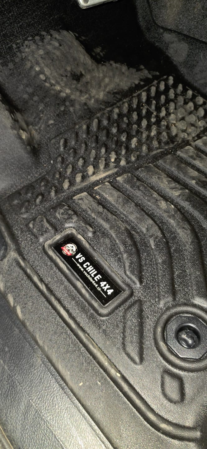 Customer photo review of Pisos Calce Perfecto Toyota Hilux años 2016 - 2026