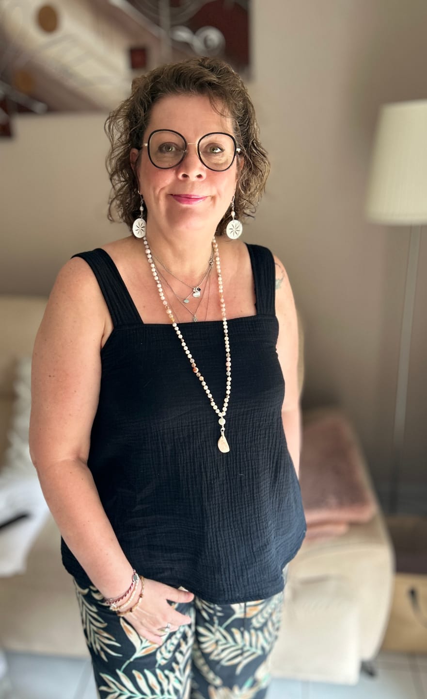 Customer photo review of Blouse Florence – Double gaze de coton noire
