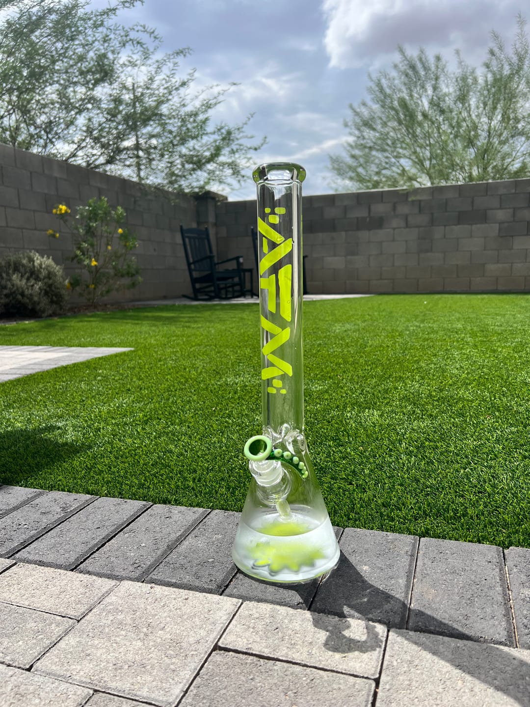Customer photo review of 18" AFM Glass Flower Monkey Clear 9mm Glass Beaker Bong