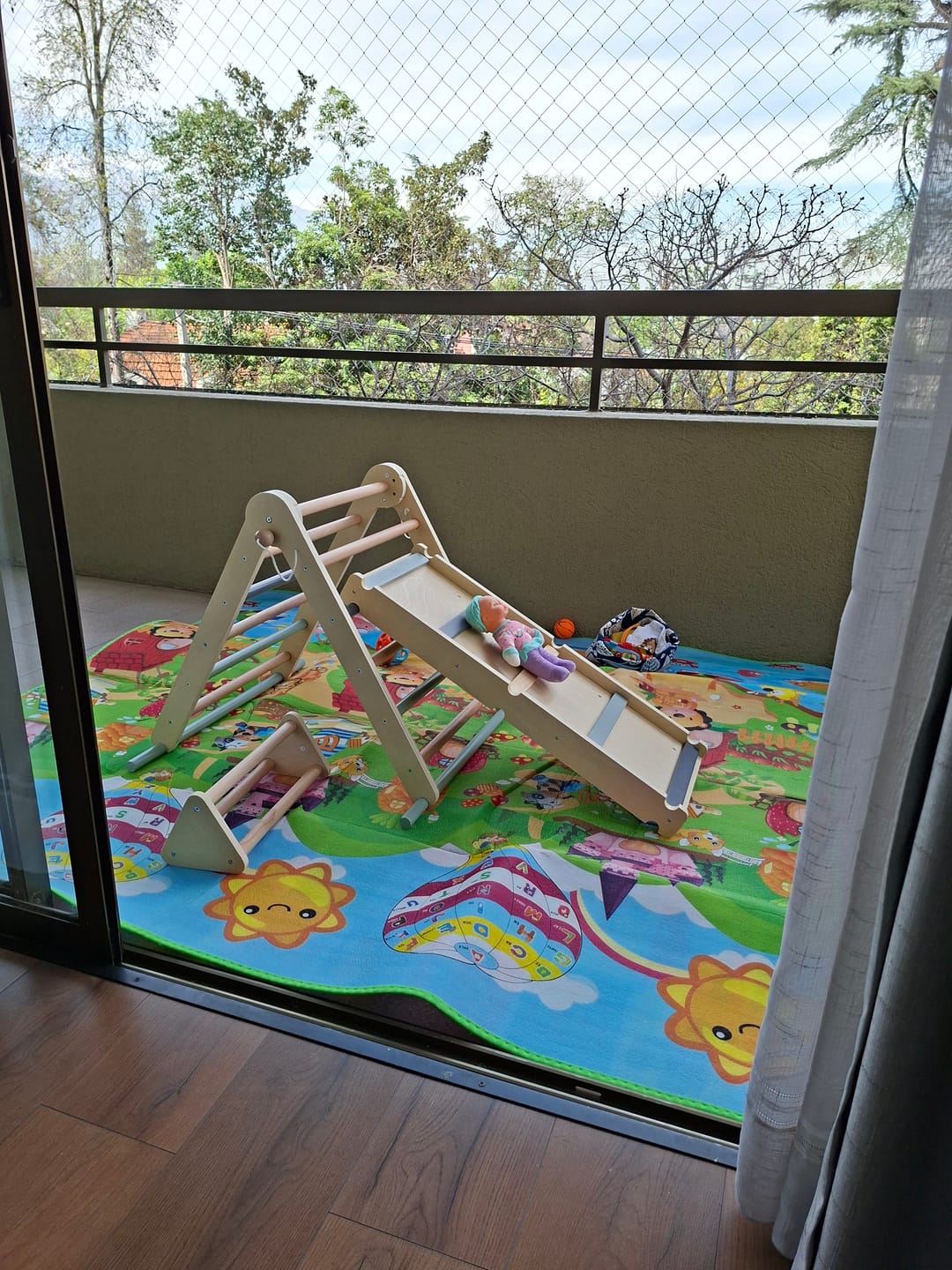 Customer photo review of Set Triángulo Pikler con rampa de Madera Infantil Facundo Multicolor