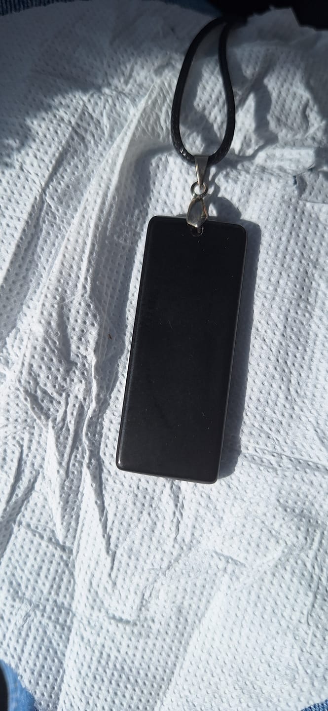 Customer photo review of Pendentif "Élégance & Puissance" en Oeil de Tigre ou Obsidienne Noire