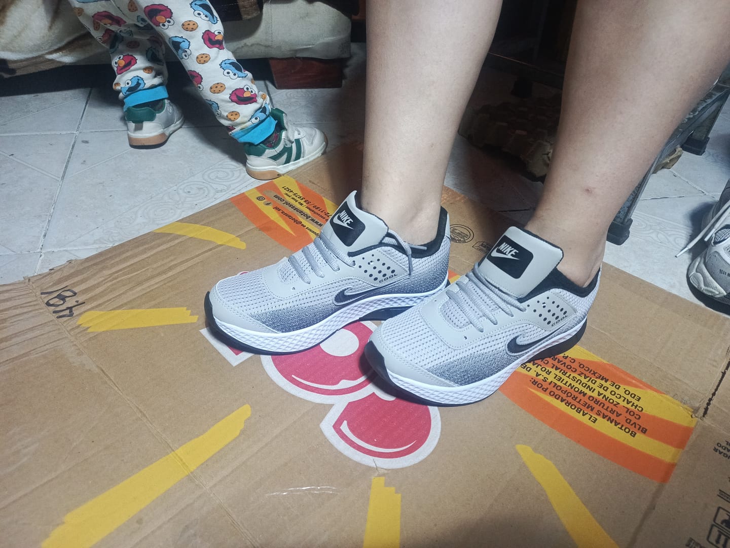 Customer photo review of Paq 6 Pares Tenis 013 Plata Negro 23/26.5
