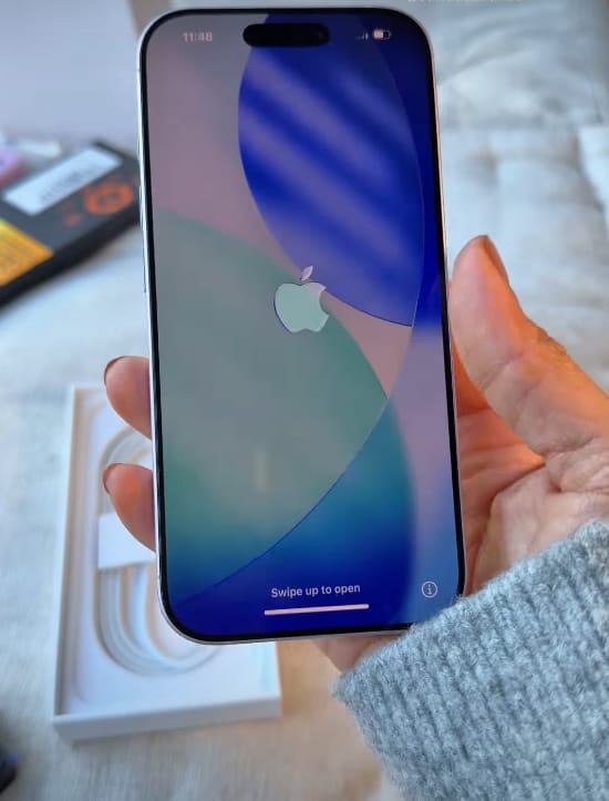 Customer photo review of IPhone 17 - Unlocked (Open Box)