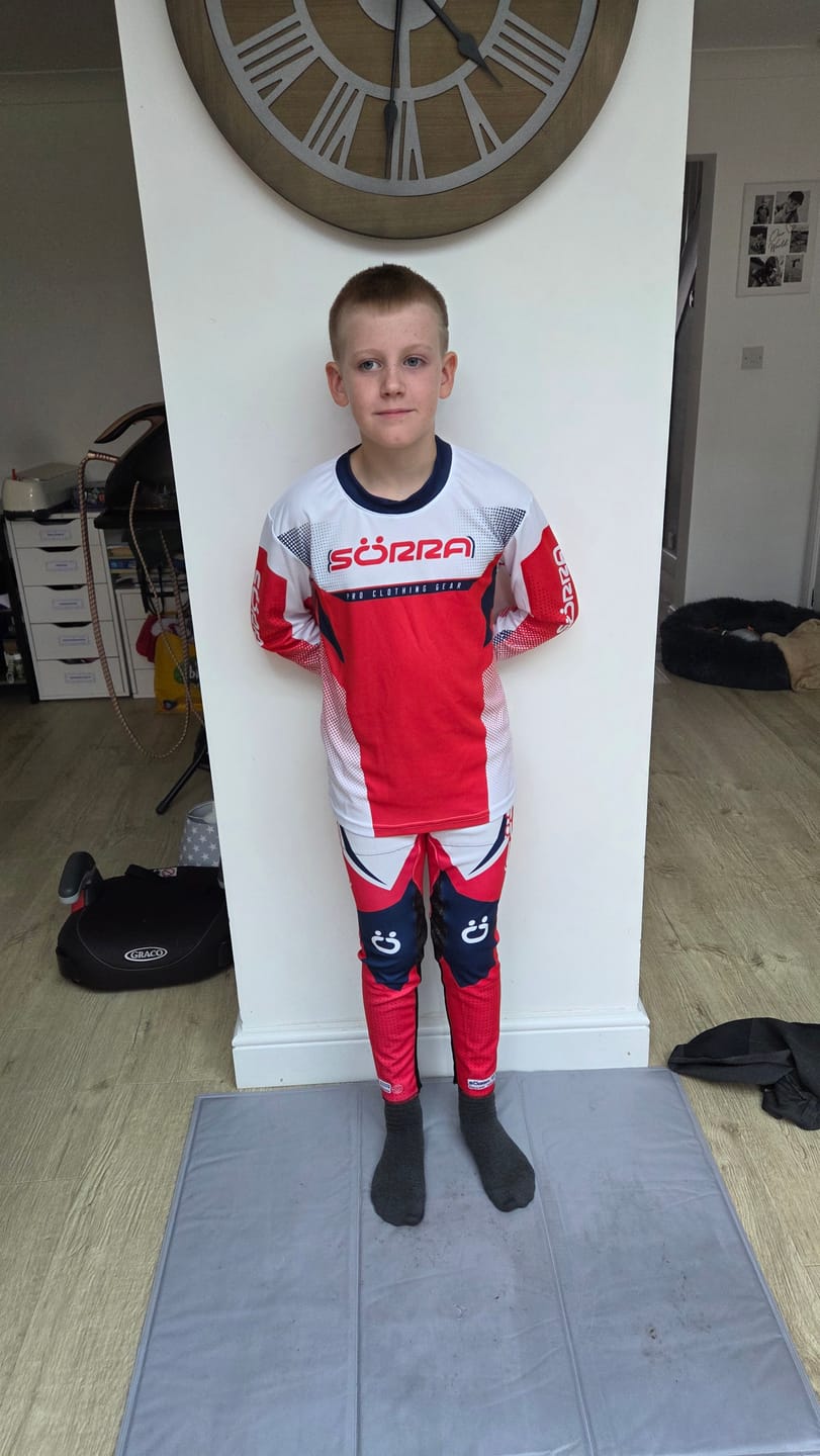 Customer photo review of Trial Clothing Set 3 Junior Racing Beta