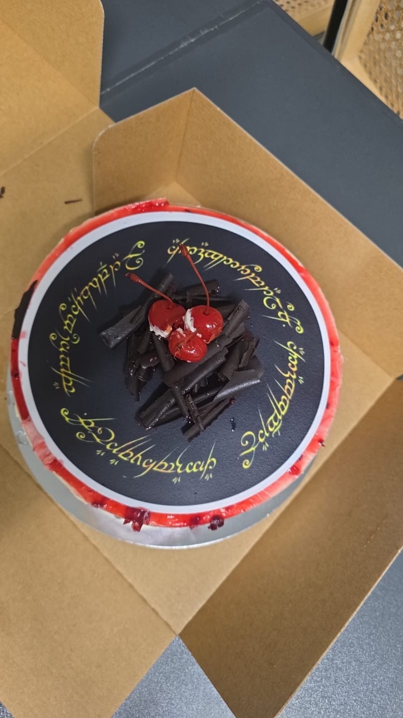 Customer photo review of 20 cm Pre-cut Circle Custom Edible Icing Image