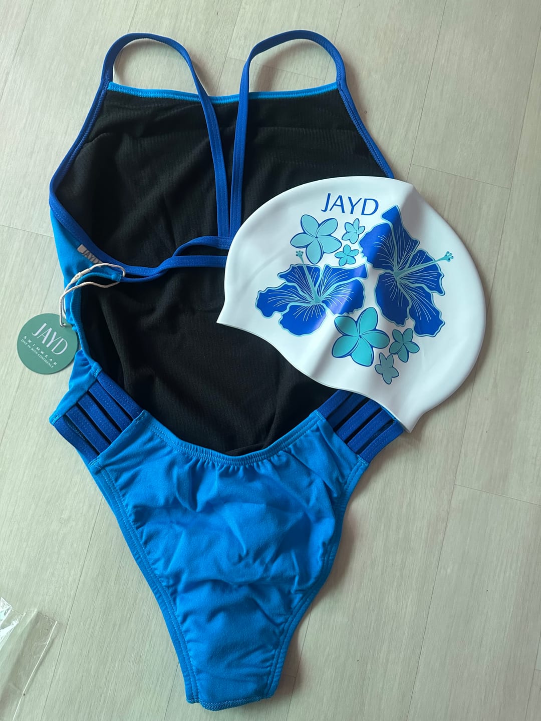 Customer photo review of LENNOX ONE PIECE - Cancun|Cobalt