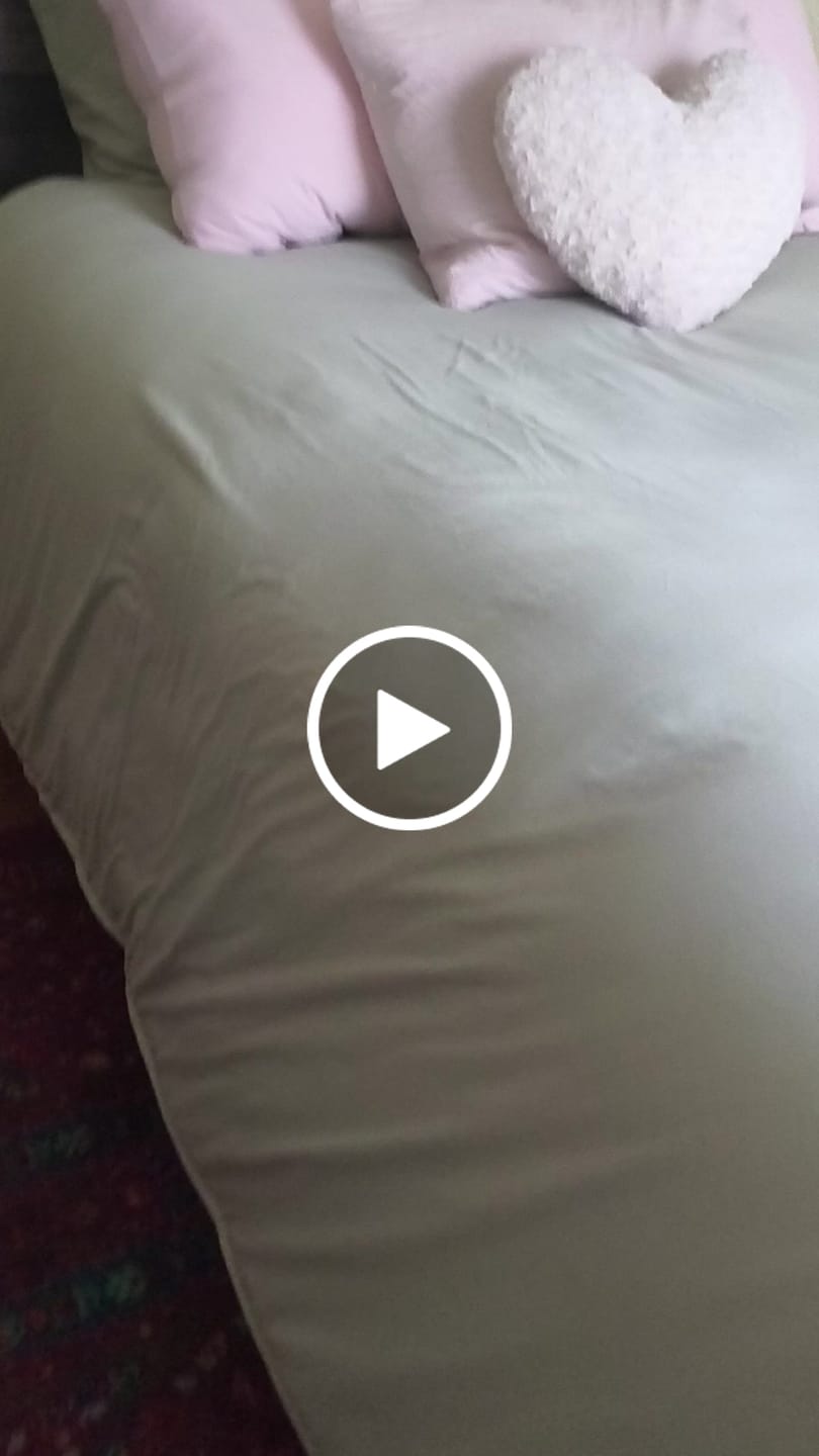 Customer video review of MarshMellow Comforter