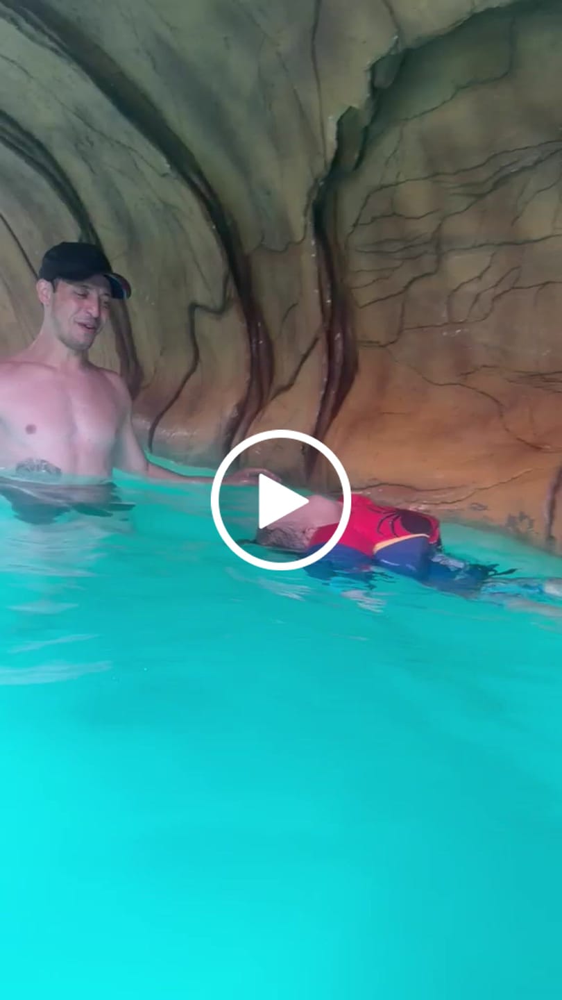 Customer video review of Colete Flutuador Infantil