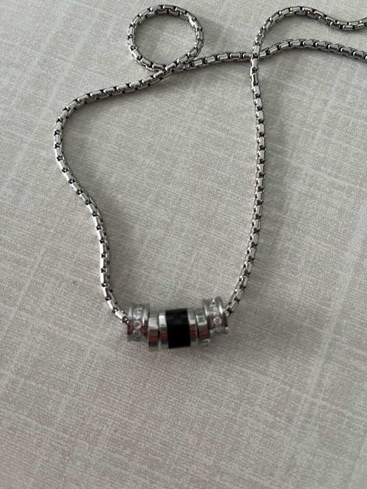 Customer photo review of Barrel Accent Necklace