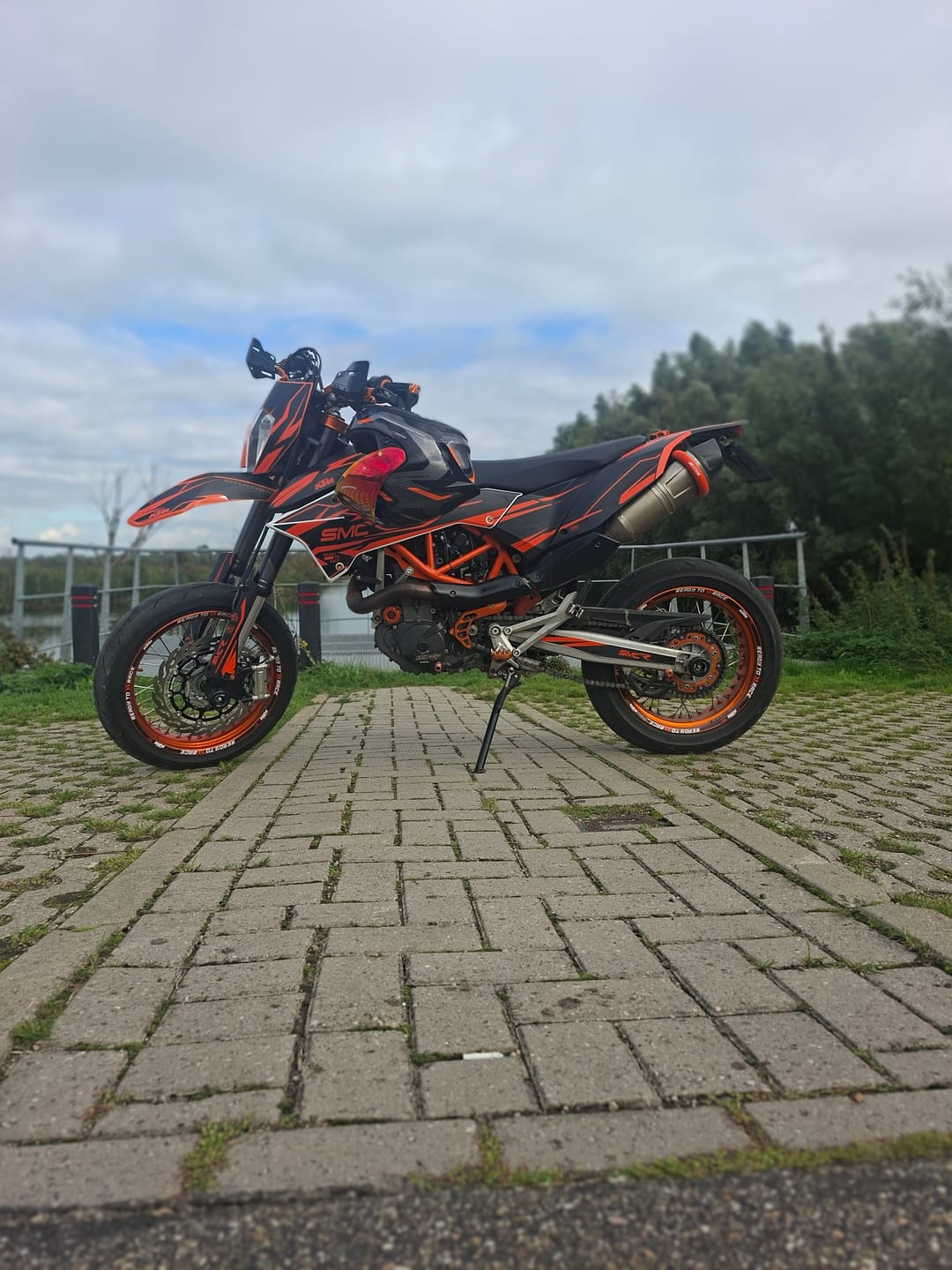 Customer photo review of KTM 690 SMC-R GRAPHICS - "Ripple" (Marv Edition)