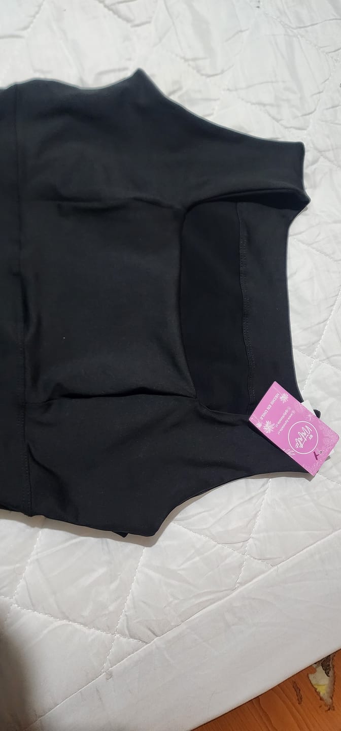 Customer photo review of BODY MODELADOR ESCOTE CUADRADO