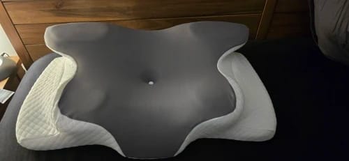 Customer photo review of ORVANE Butterfly™ – 5 Zone Neck & Shoulder Pain Relief Pillow