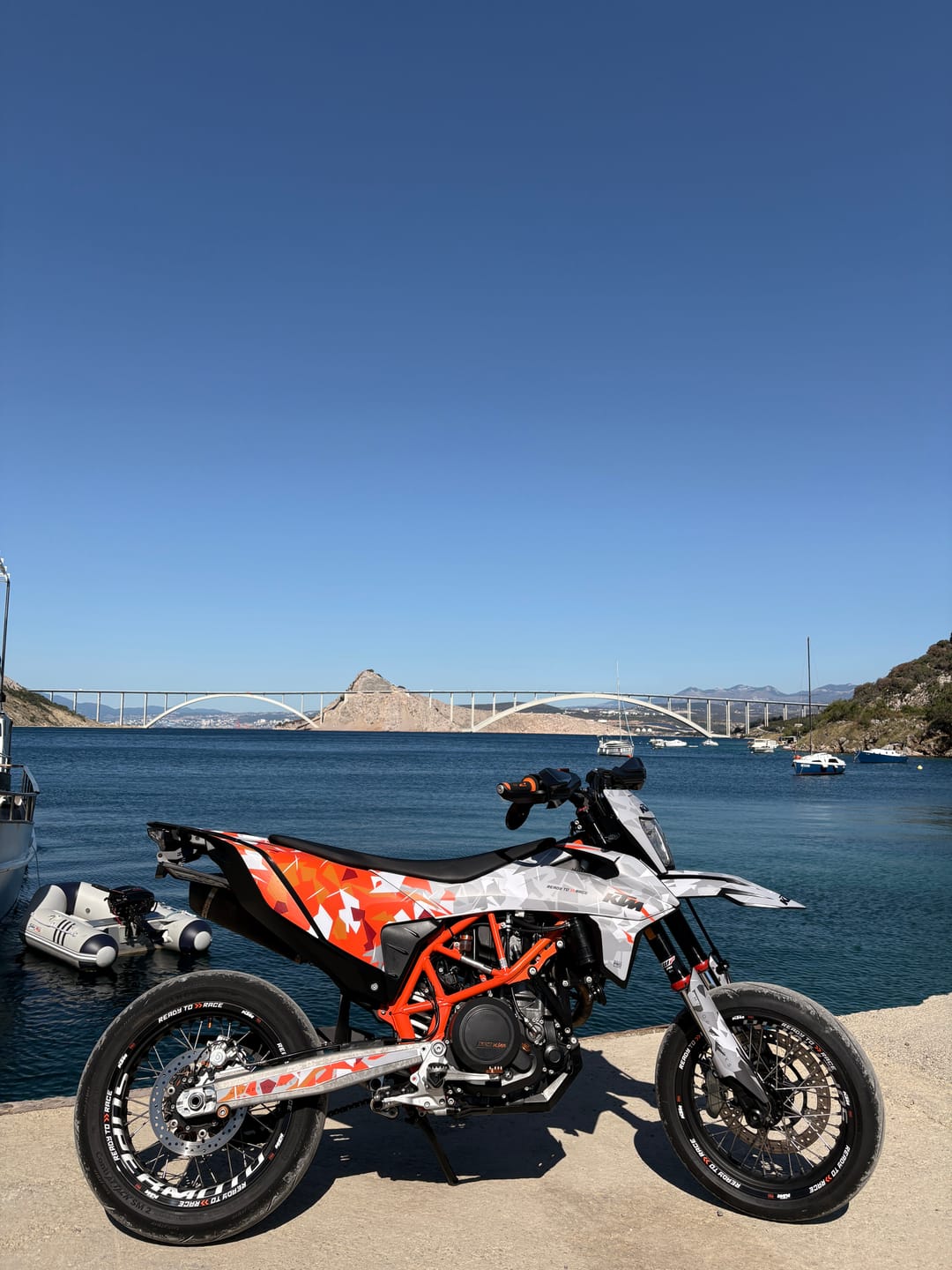 Customer photo review of KTM GRAPHICS - 690 SMC-R "Flake" (Orange/Grey)