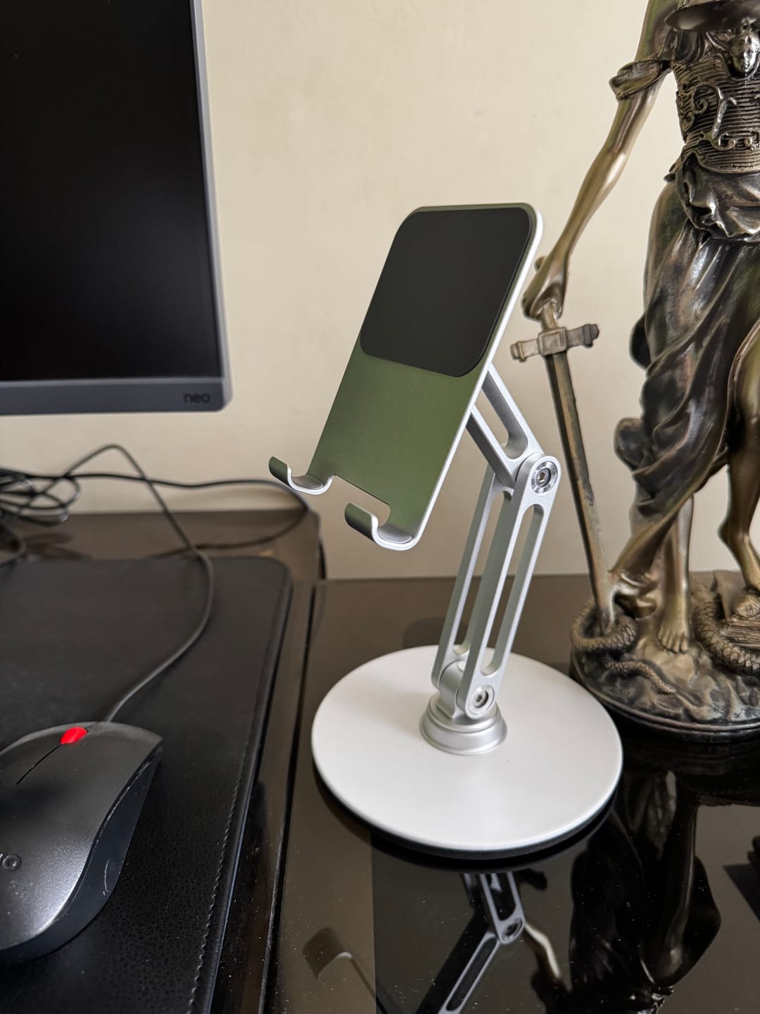 Customer photo review of Stand Giratorio para Tablet y Celular de altura ajustable