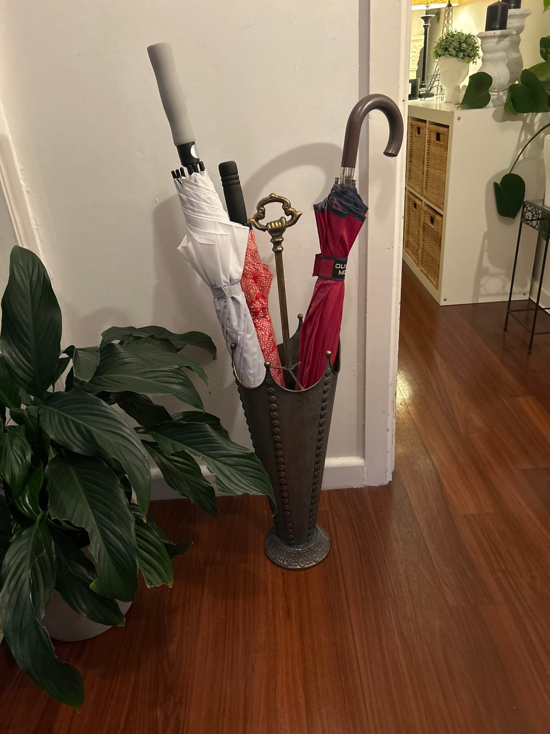 Customer photo review of Louna French Provincial Umbrella Stand, Crown Top, Antique Gold Metal