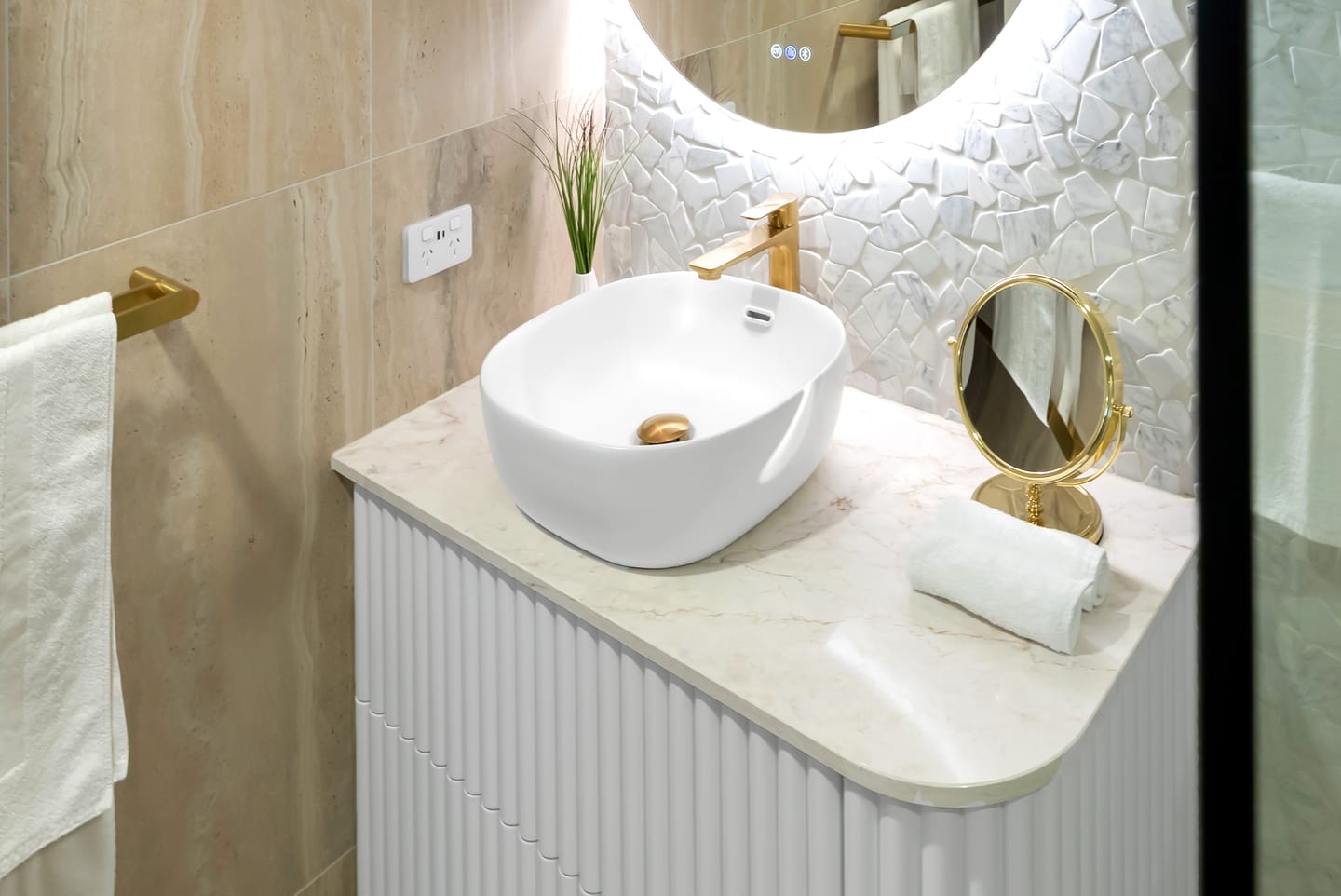 Customer photo review of Amalfi Round LED Bathroom Smart Mirror