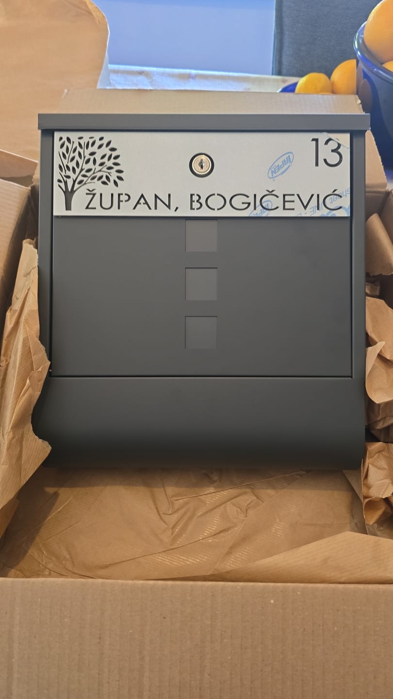 Customer photo review of Poštni nabiralnik King IV.