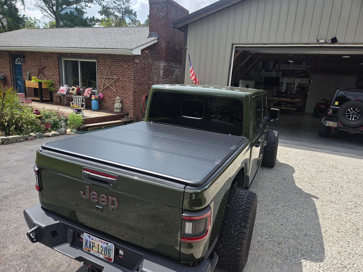 Customer photo review of OPENROAD Aluminum folding Tonneau Cover