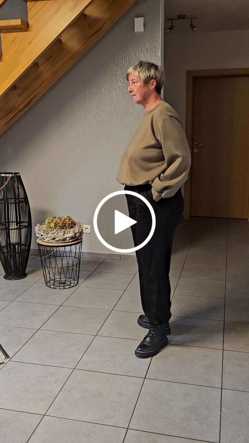 Customer video review of Butterstoff Pullover mit Gummizug unten taupe