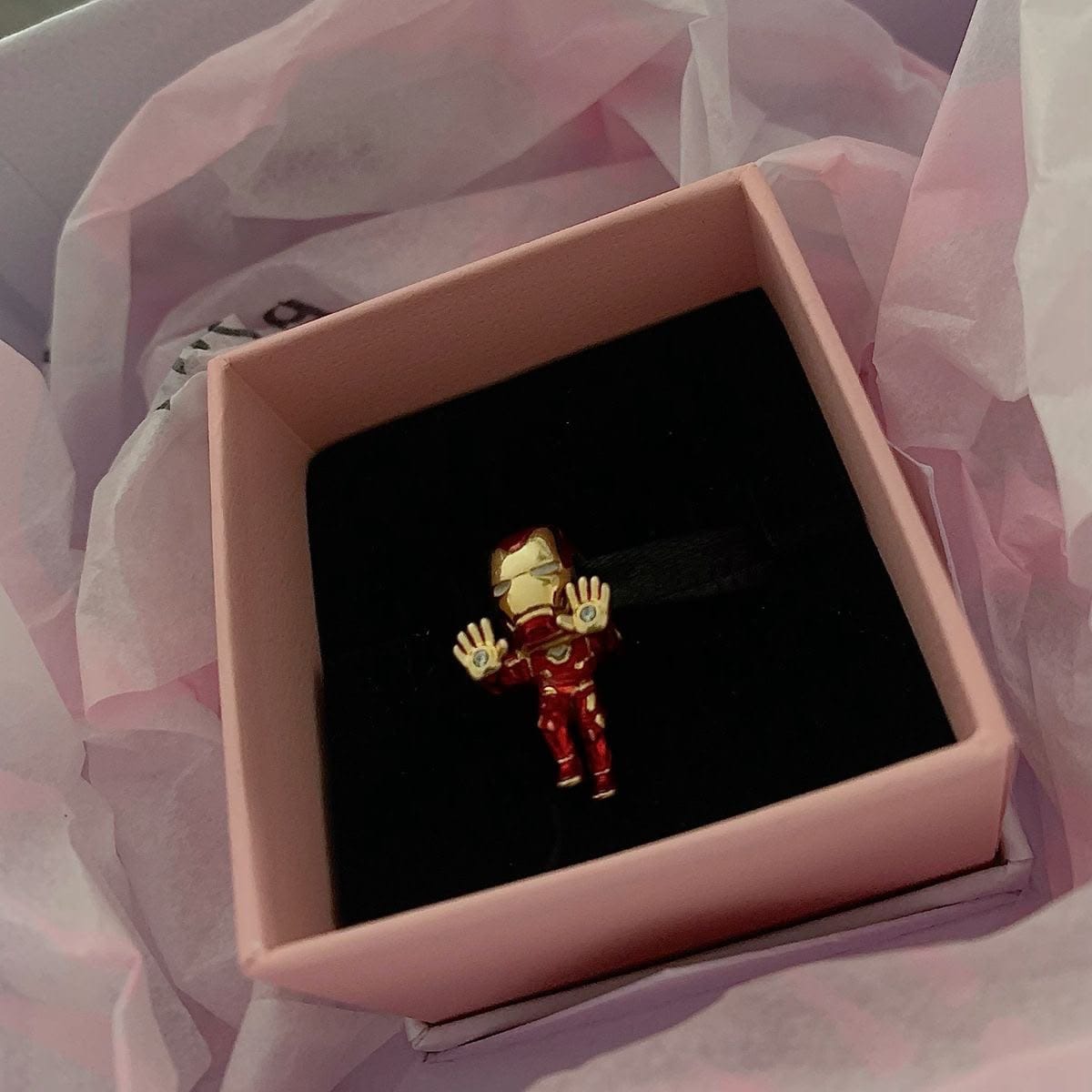 Customer photo review of Charm Iron Man de Marvel