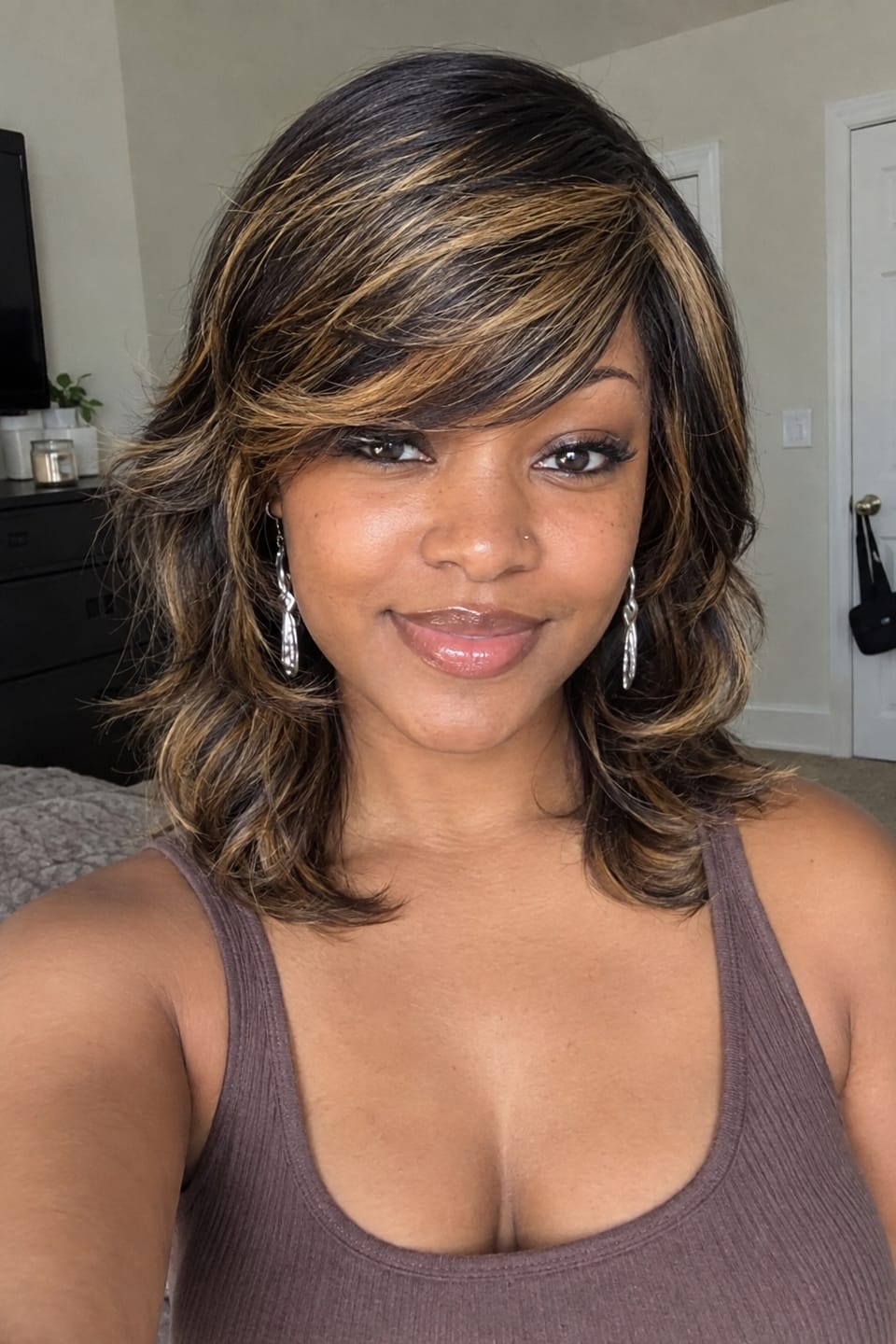 Customer photo review of Luvwin Pixie Cut Wigs Highlight Color With Bang Short Hair