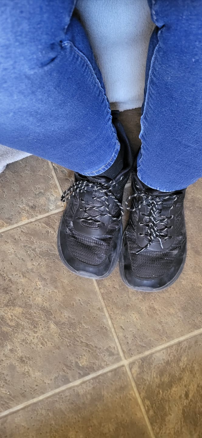 Customer photo review of Sierra - Wide Toe Sneakers