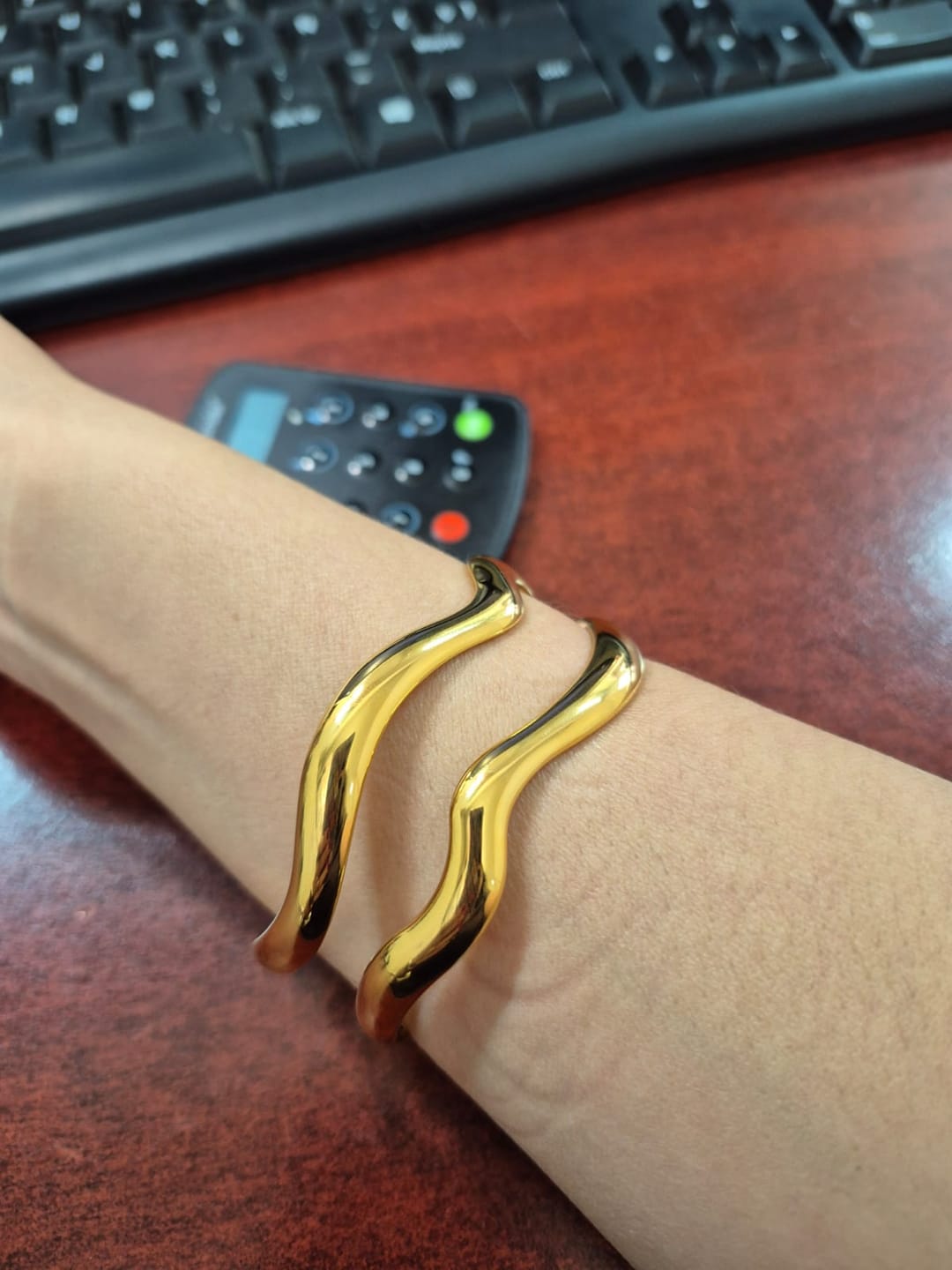 Customer photo review of Brazalete Doble Abierto Ondulado