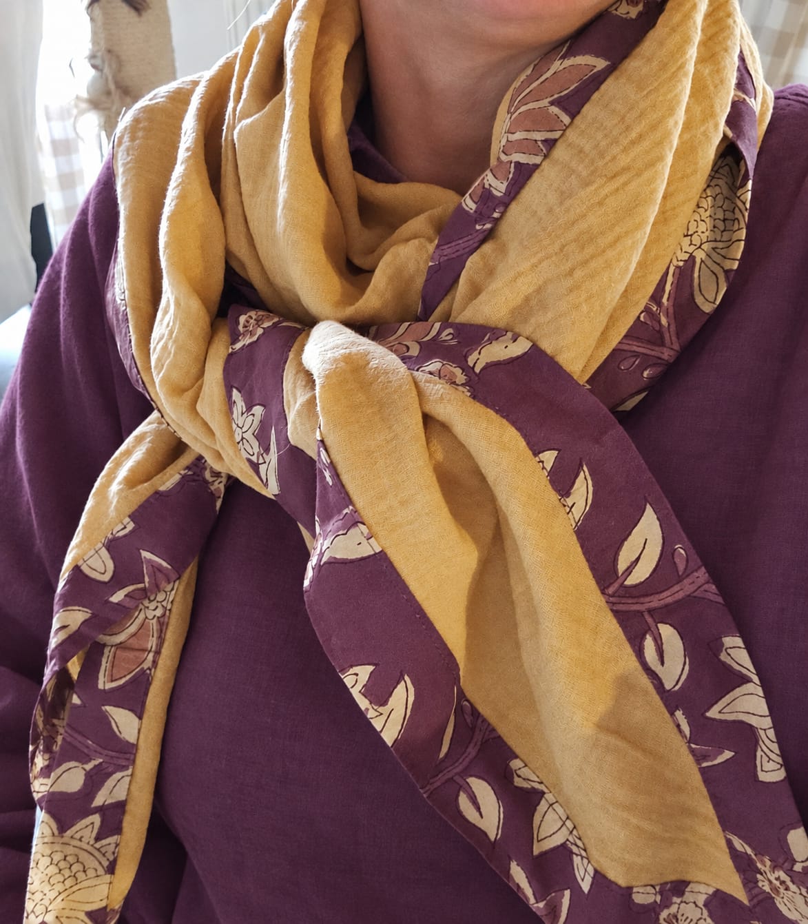 Customer photo review of Le foulard Calista Jaune paille/Prunelle