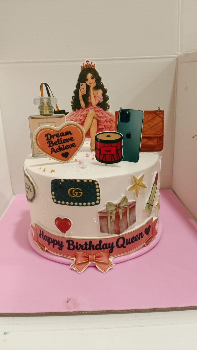 Customer photo review of Fashion and Makeup Diva Cake