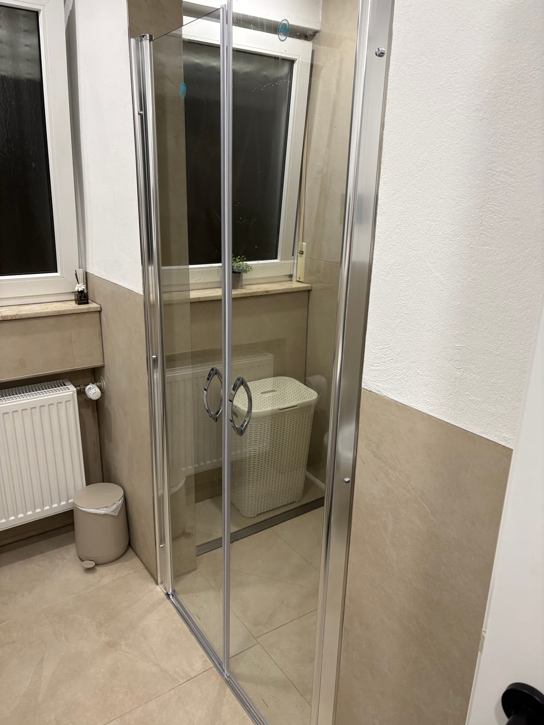Customer photo review of Duschtür Nische mit Pendeltür, Duschkabine Nischentür Dusche - Klarglas