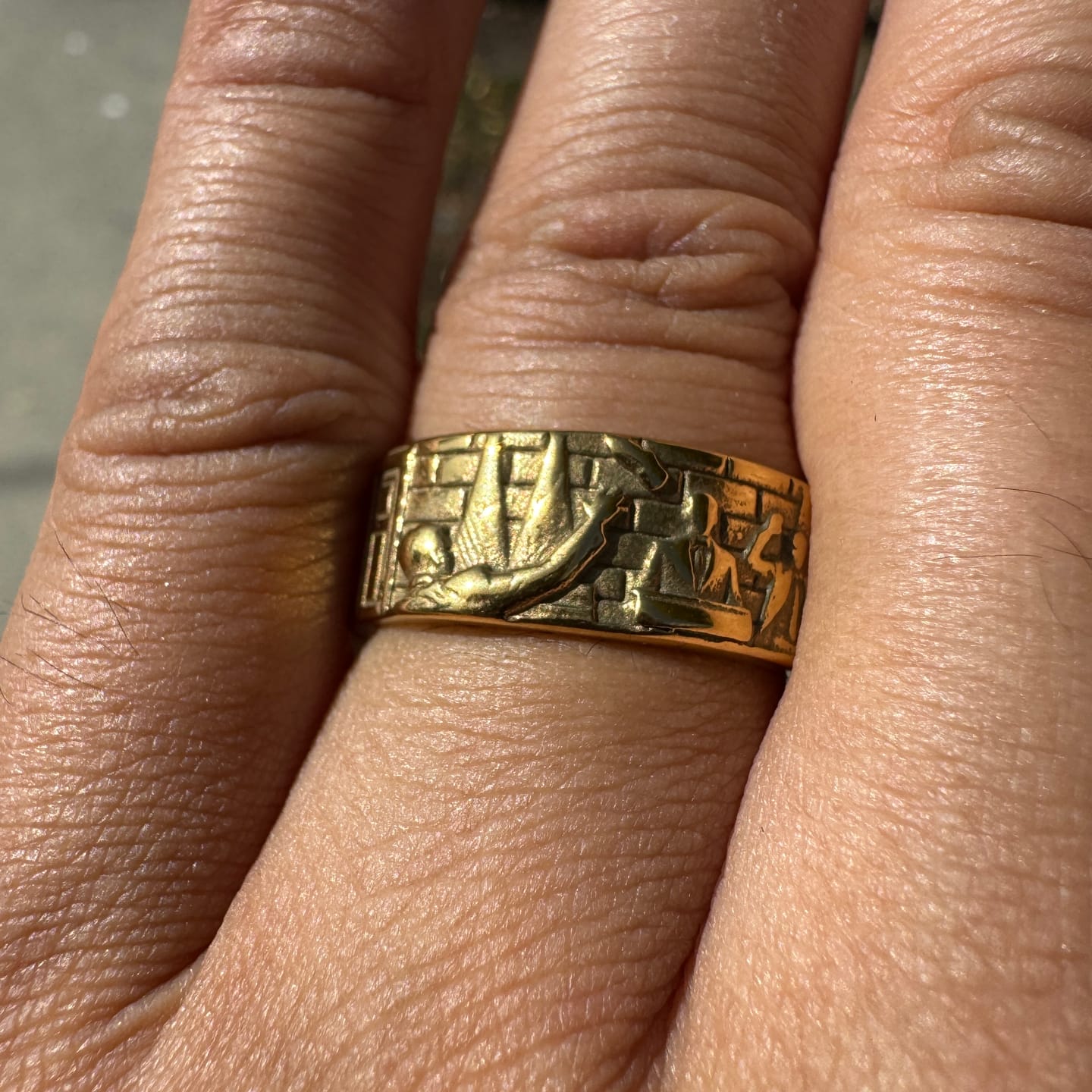 Customer photo review of "Farewell Kiss" Ring - Half Width - 925. or Stainless steel GOLD PLATED