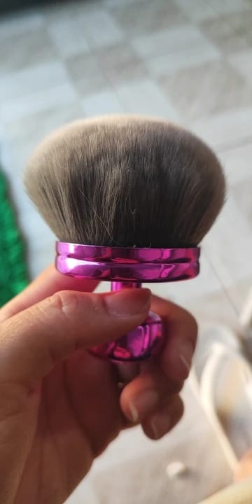 Customer photo review of Extra Large Body Makeup Kabuki Brush