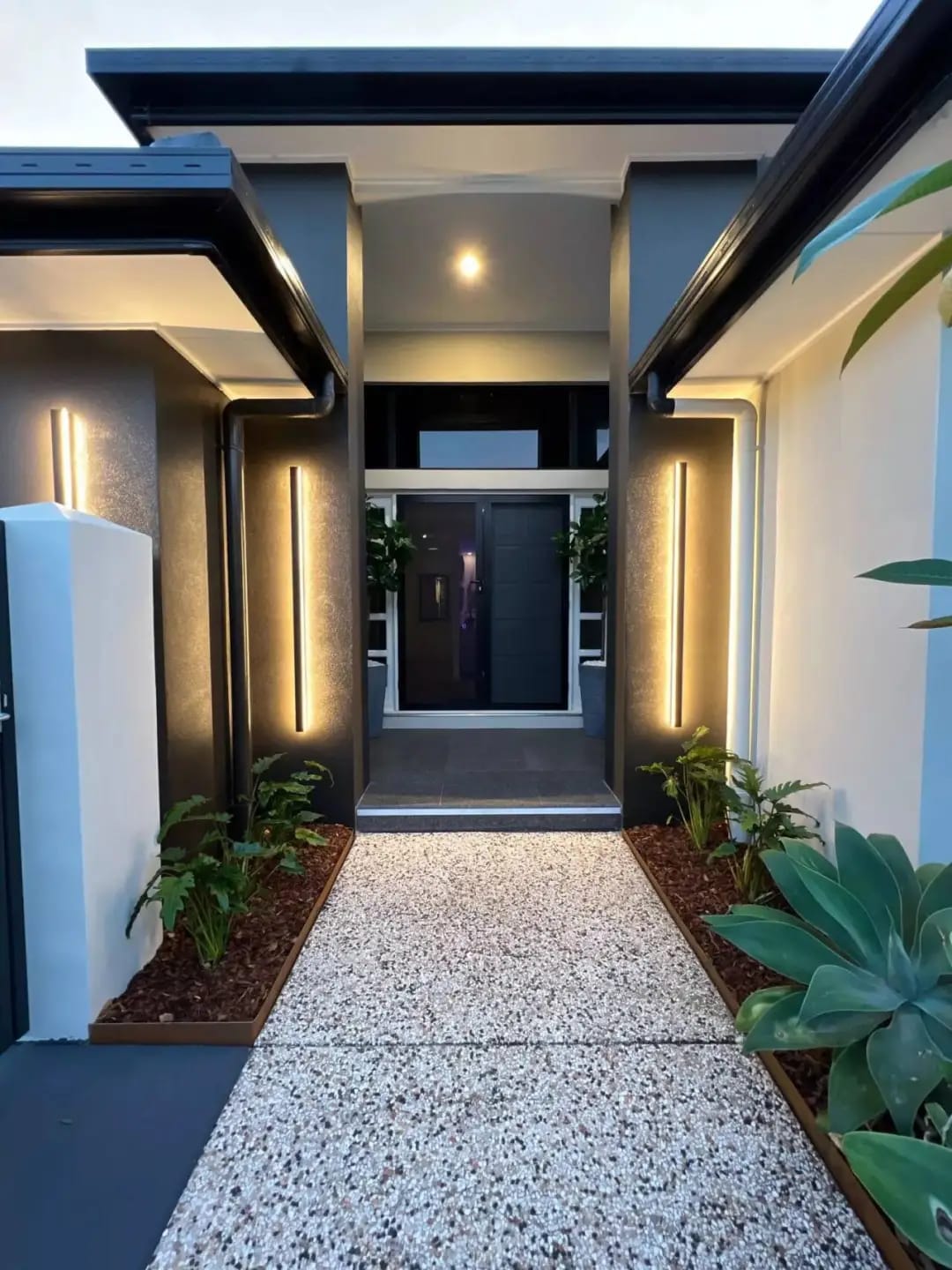 Customer photo review of Black Wall Sconce for Bedroom, Aluminium Column, 40 cm